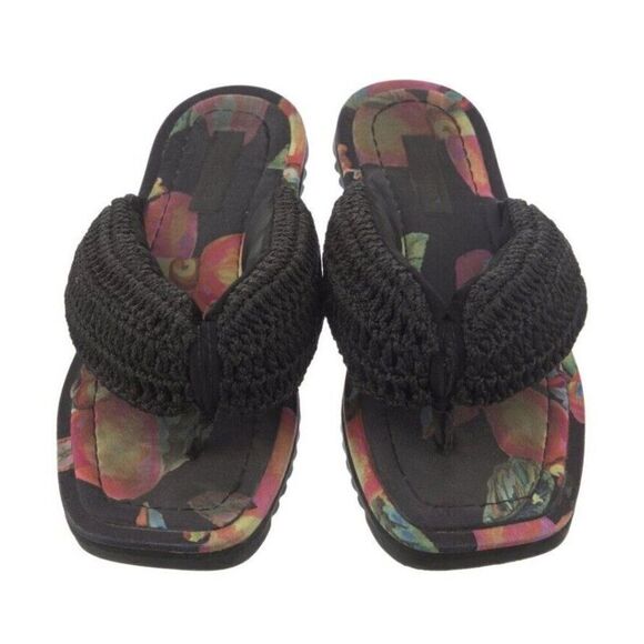 Farm Rio Black Puffy Knitted Tops/Printed Bottom Flip Flop Sandals Size 8 - Picture 1 of 5